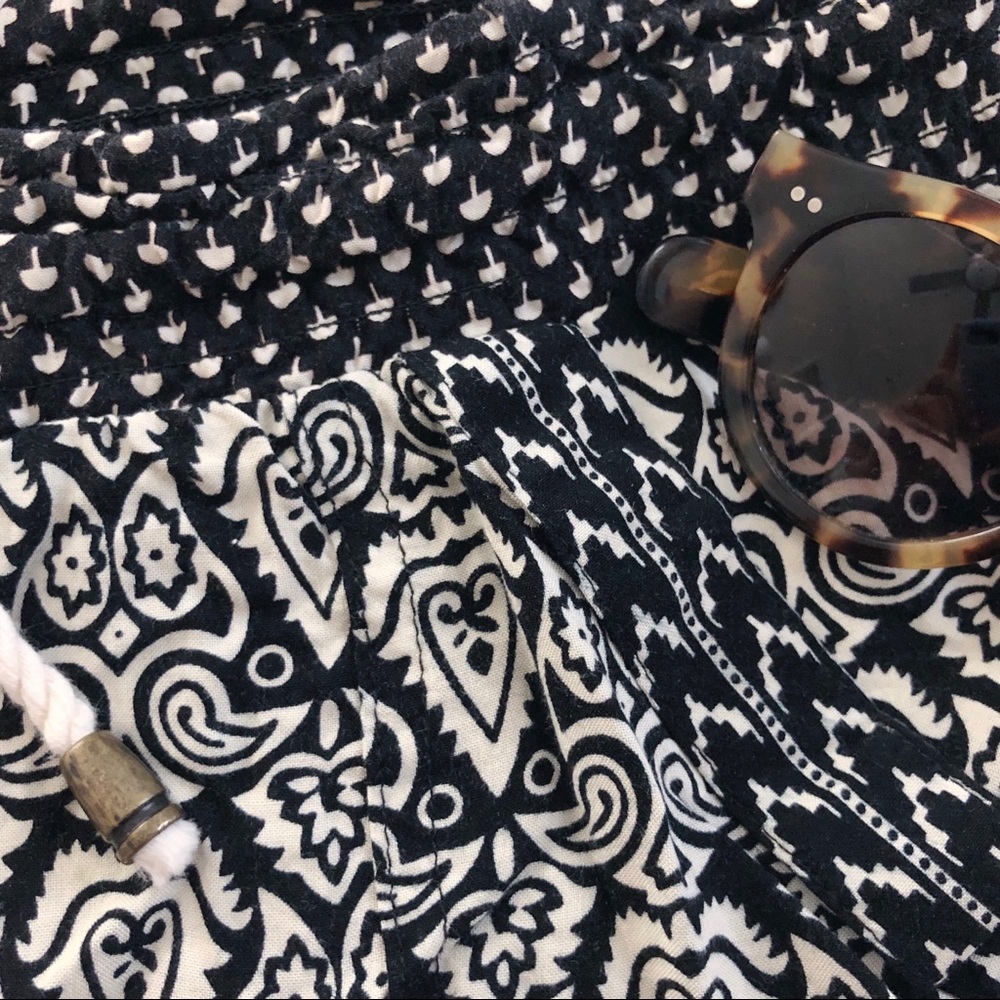 Patterned Drawstring Shorts - Picture 3 of 4